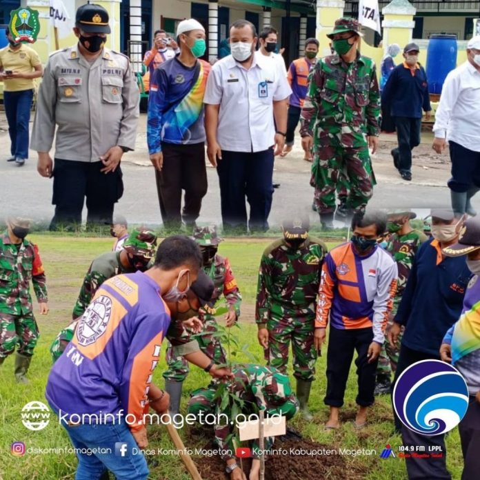 Danramil 0804/07 Karangrejo Ajak Masyarakat Taji Giat Gerakan Penghijauan –