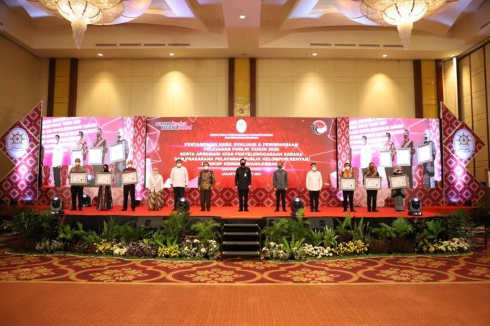 Kemenpan-RB Beri Penghargaan Untuk DPMPTSP Magetan. – Dinas Komunikasi dan