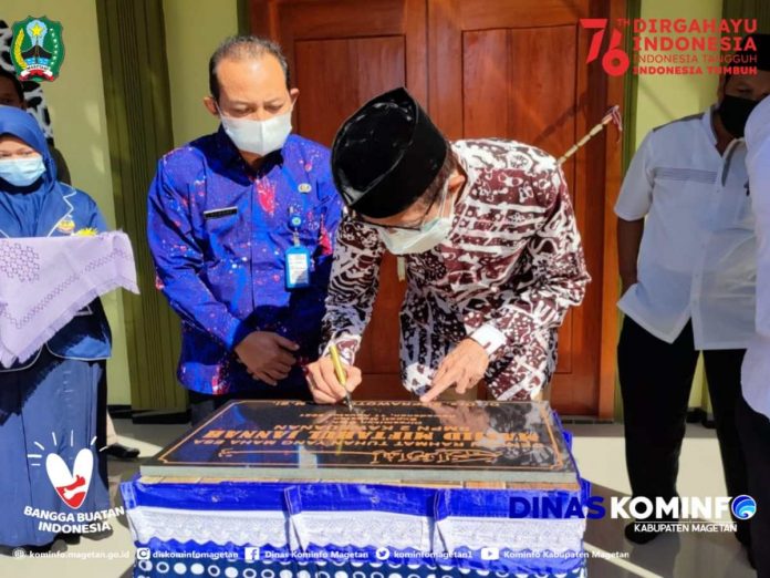 Bupati Suprawoto Apresiasi Cara Pembangunan Masjid SMP 2 Kawedanan –