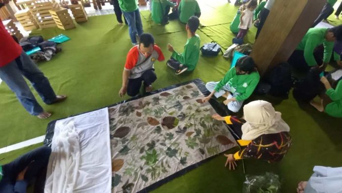 50 Penyandang Disabilitas di Magetan Belajar Ecoprint – Dinas Komunikasi