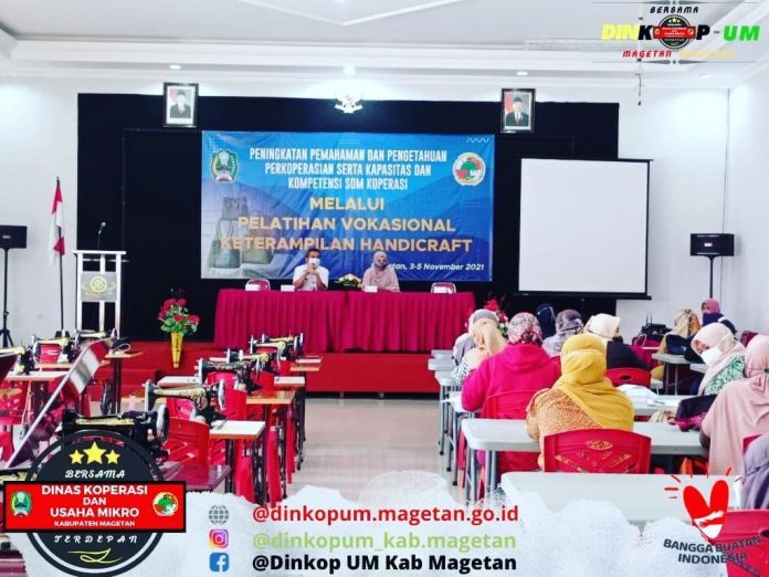 Pelatihan Vokasional Keterampilan Handicraft, Dorong Peningkatan SDM Koperasi – Dinas