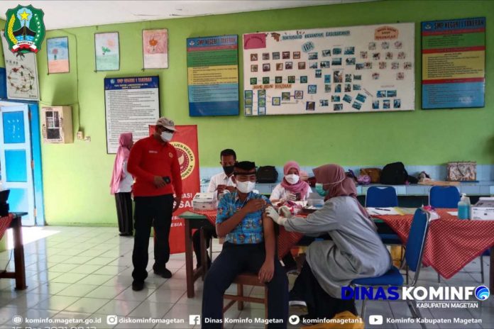 Ratusan Pelajar SMPN 1 Takeran Ikuti Kegiatan Vaksin Tahap 2