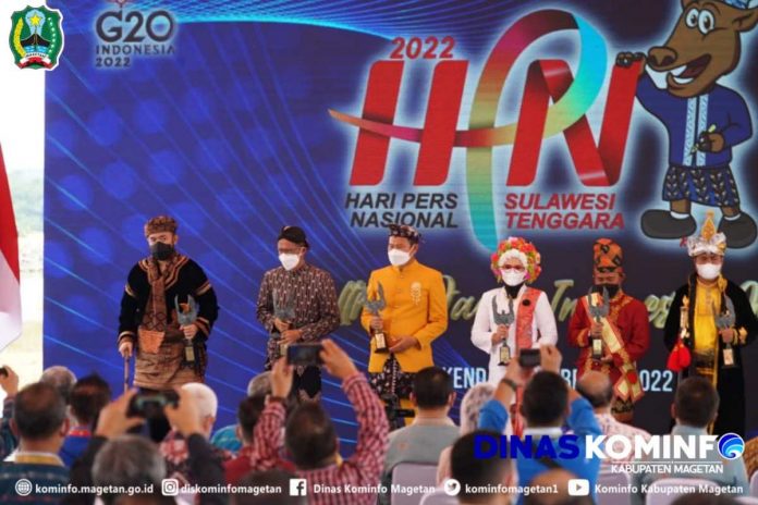 Lewat Budaya Literasi Bupati Suprawoto Raih Anugerah Kebudayaan PWI di