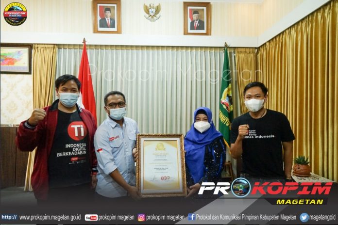 Penyerahan Anugerah Times Indonesia 2021 Kepada Wakil Bupati Magetan