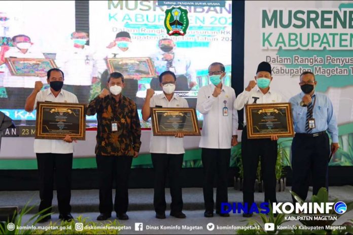 3 DESA DI MAGETAN, DIGANJAR PENGHARGAAN DARI DITJEN PERBENDAHARAAN JATIM