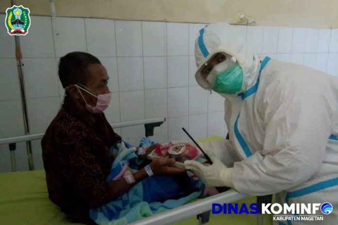 Memperingati HUT PPNI ke-48 Tahun 2022, Perawat RSUD Berikan Bingkisan
