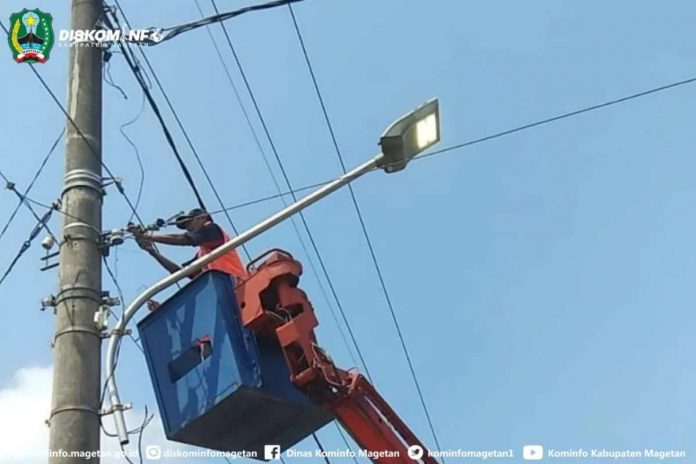 Jelang Mudik Lebaran 2022, Dishub Magetan Perbaiki PJU dan Rambu