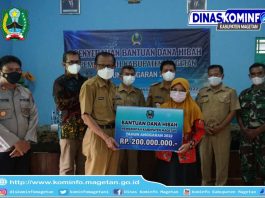PEMKAB MAGETAN SERAHKAN BANTUAN DANA HIBAH UNTUK TINGKATKAN KESEJAHTERAAN MASYARAKAT – Dinas Komunikasi dan Informatika Kab. Magetan