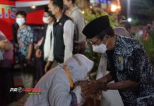 JAMAAH HAJI ASAL MAGETAN TIBA DI GOR KI MAGETI