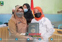 WARGA DESA MANJUNG TERIMA 463 SERTIFIKAT MELALUI PROGRAM PTSL