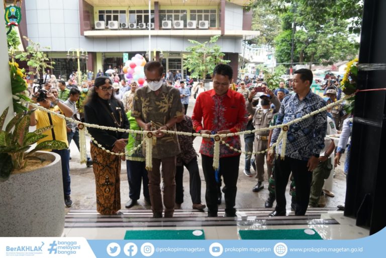 BUPATI RESMIKAN FOOD COURT PASAR BARU – BAGIAN PROTOKOL DAN KOMUNIKASI PIMPINAN