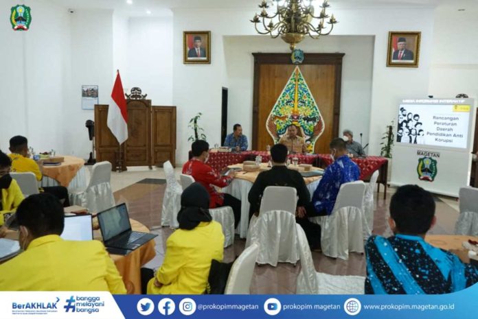 PERKUAT PENDIDIKAN ANTI KORUPSI, PEMKAB BERSAMA FH UI GODOK NASKAH