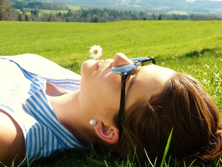 Mempertahankan Kecerahan Kulit dengan 5 Tips Kesehatan yang Mudah Diterapkan