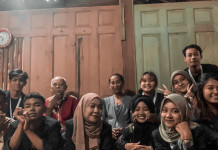 Bergenre Lokal, Mahasiswa KKN-T Kemanusiaan Unesa Gagas Ngaji Objek Sejarah Desa Sumbersawit.