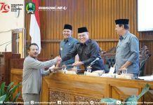 Rapat Paripurna DPRD Agenda Pemandangan Umum Fraksi DPRD terhadap Raperda dari Bupati Magetan – Dinas Komunikasi dan Informatika Kab. Magetan