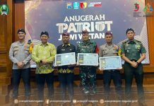 3 PILAR DESA SOMBO RAIH PEMENANG KATEGORI HARKAMTIBMAS ANUGERAH PATRIOT JAWI WETAN (APJW) II TAHUN 2024