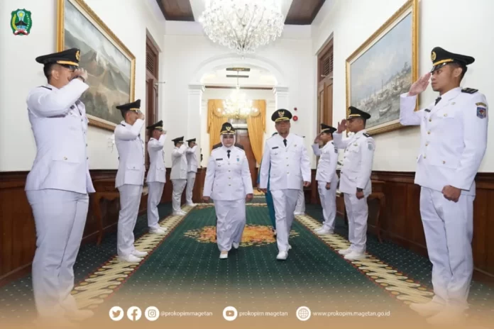 Hj. Nanik Endang Rusminiarti - Suyatni Priasmoro Resmi Menjabat Bupati