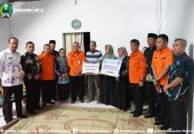 Bupati Magetan Serahkan Bantuan kepada Korban Bencana Alam Rumah Roboh di Desa Sidomulyo Sidorejo