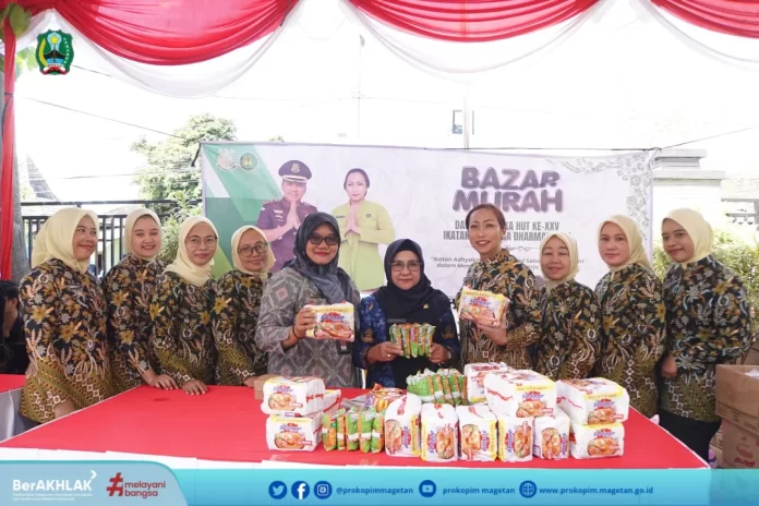 Bupati Nanik Hadiri Bazar HUT ke- XXV Ikatan Adhyaksa Dharmakarini