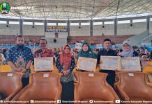 Kepitting Plaosan Terima Penghargaan dari Bupati Magetan