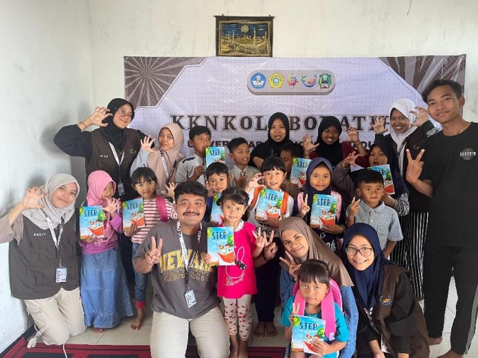 Program Belajar Bahasa Inggris Inklusif, Mahasiswa Pengabdian Masyarakat UTM Ciptakan Buku Ajar Cetak dengan Tambahan QR Code Interaktif