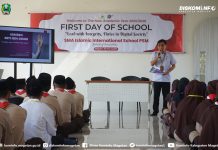 Sosialisasikan Bahaya Judi Online, Kadis Kominfo Gabung di MPLS SMA IIS PSM 2025