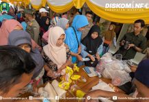Warga Banjar Panjang Serbu Pasar Murah