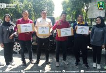 Sumringah, Pemenang Lomba Permainan Rakyat Terima Hadiah