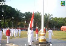 Upacara Penurunan Bendera Merah Putih HUT ke-80 RI di Alun-Alun Magetan Berlangsung Khidmat