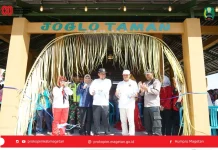 Wakil Bupati Magetan Resmikan Joglo Taman dan Serahkan Tanda Terima Pemenang Lelang