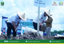Wakil Bupati Magetan Tanam Tebu bersama Petani Bendo