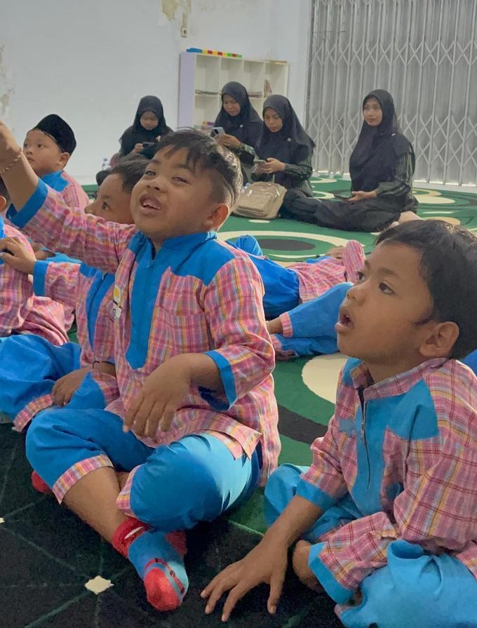 37 Siswa RA Asy Syaamil Panekan Dijemput Ikuti Wisata Literasi