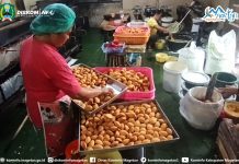 Andi Panen Pesanan Roti Bolu di Jelang Ramadhan