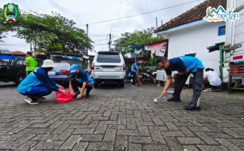 Dukung Gerakan Nasional Indonesia ASRI, ASN Diskominfo Resik-Resik