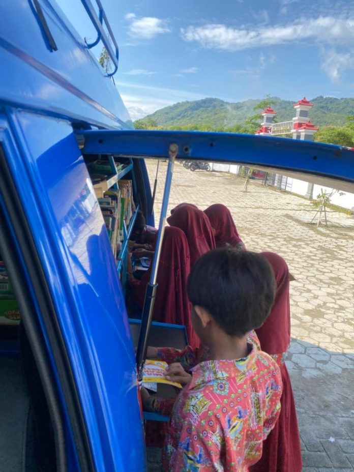Layanan Mobil Perpustakaan Keliling Sambangi SDN Ngentep – Dinas Kearsipan
