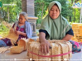 Jelang Idul Adha, Pengrajin Besek Bambu Magetan Kebanjiran Order Hingga Dari Luar Daerah, Omzet Naik Drastis.