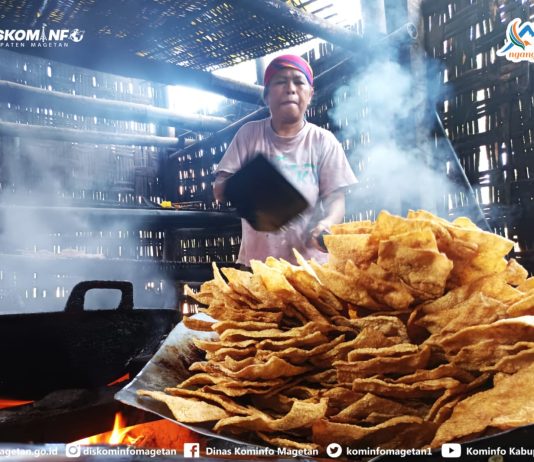 Selembar Cerita, Pengrajin Opak Lempeng Sukowinangun, Bertahan Ditengah Gempuran Kenaikan Harga Minyak dan Plastik