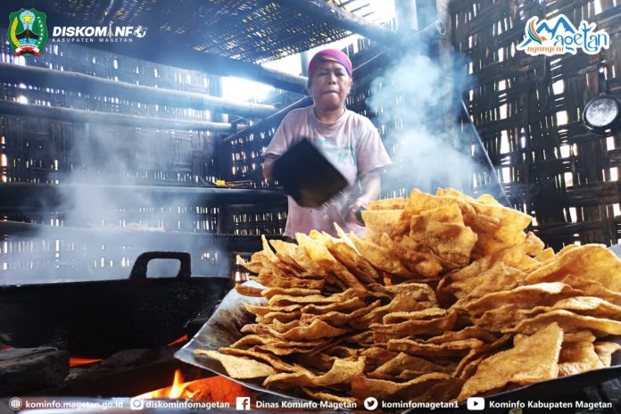Selembar Cerita, Pengrajin Opak Lempeng Sukowinangun, Bertahan Ditengah Gempuran Kenaikan