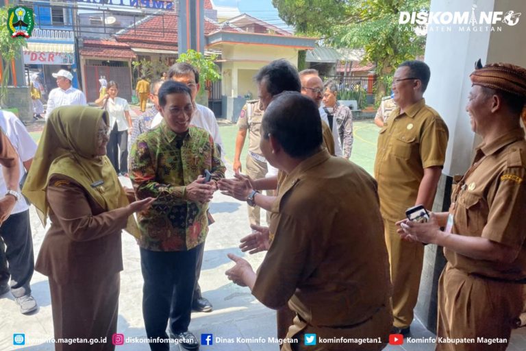 Wakil Menteri PPN/BAPENNAS, Rektor UNESA Bersama Jajaran Pemerintah Kabupaten Magetan Tinjau Pembelajaran Metode Gasing.