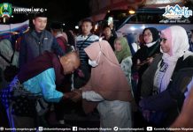 Tangis Haru dan Sujud Syukur Warnai Kepulangan 380 Jemaah Haji Kloter 21 Asal Magetan
