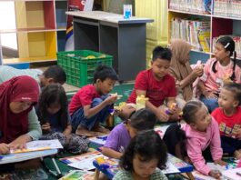 Asah Bakat Senimu! Puluhan Anak Antusias Ikuti Kelas Gambar Gratis Dinas Arpus, Tema Memancing Bikin Betah!