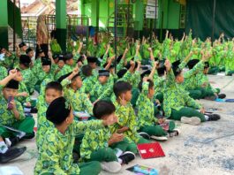 SD Islamiah Magetan Datangkan 2 Mobil Perpustakaam Keliling Guna Budayakan Siswa Gemar Membaca – Dinas Kearsipan dan Perpustakaan Kabupaten Magetan